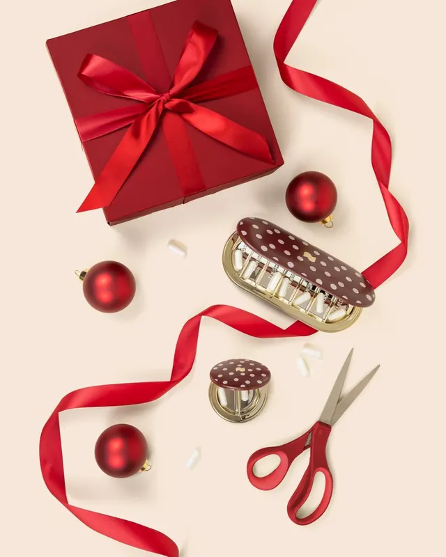 Polka Dot compacts with ribbon and wrapping