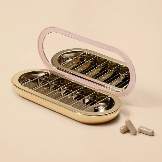 7-Day Pill Compact · Magnetic in Blush